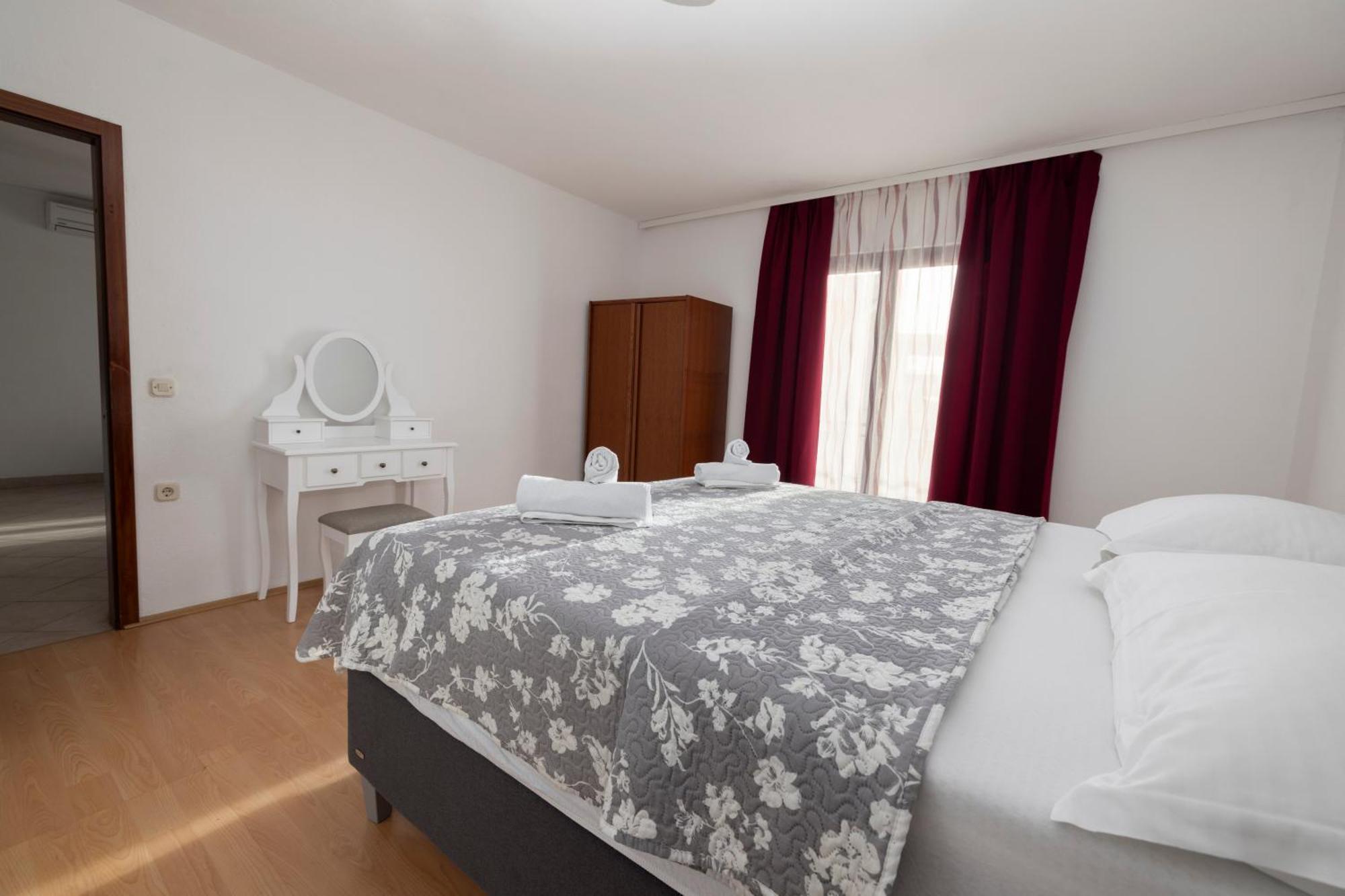 Apartments Family Roso Promajna Exterior photo
