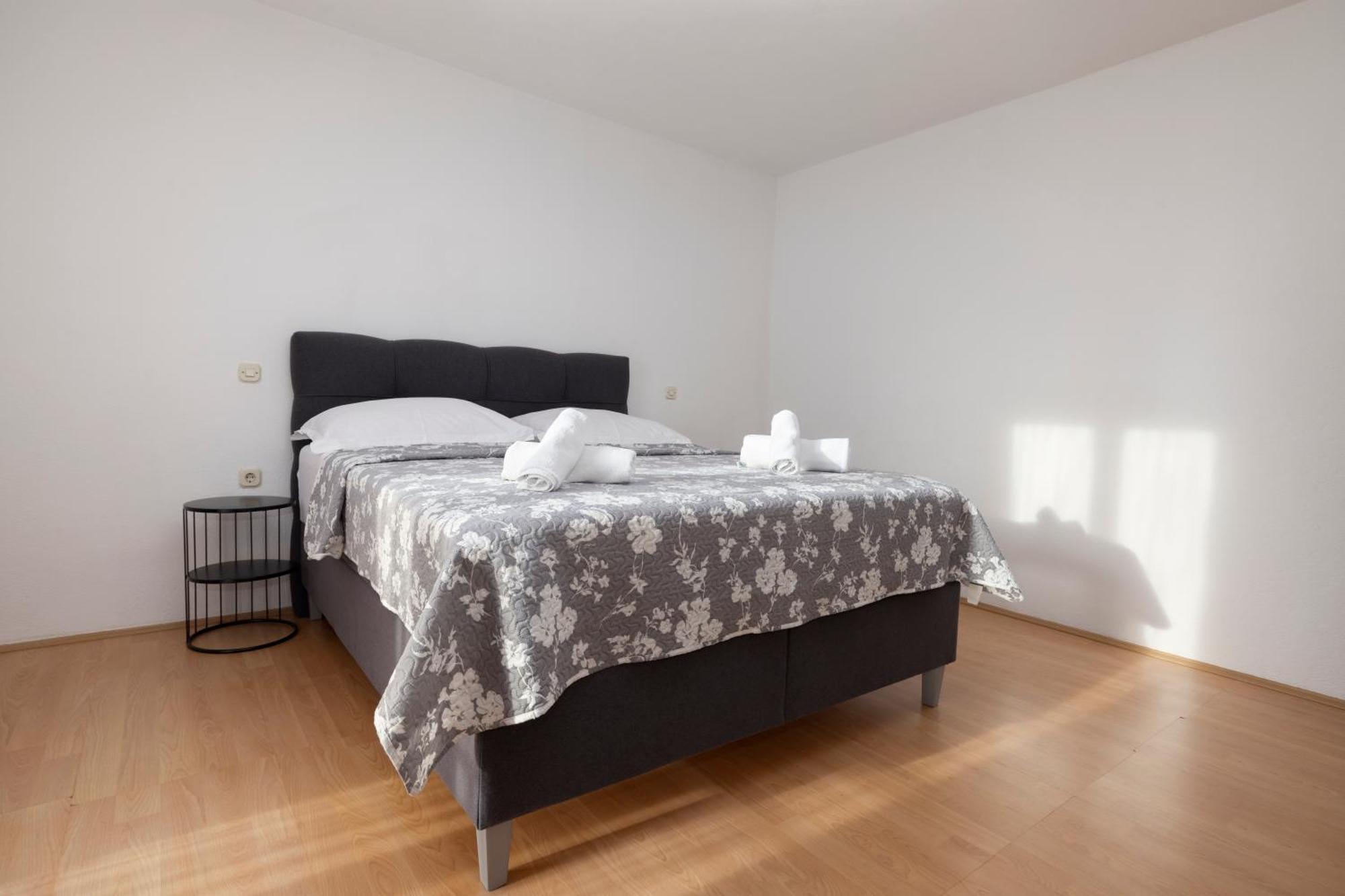 Apartments Family Roso Promajna Exterior photo
