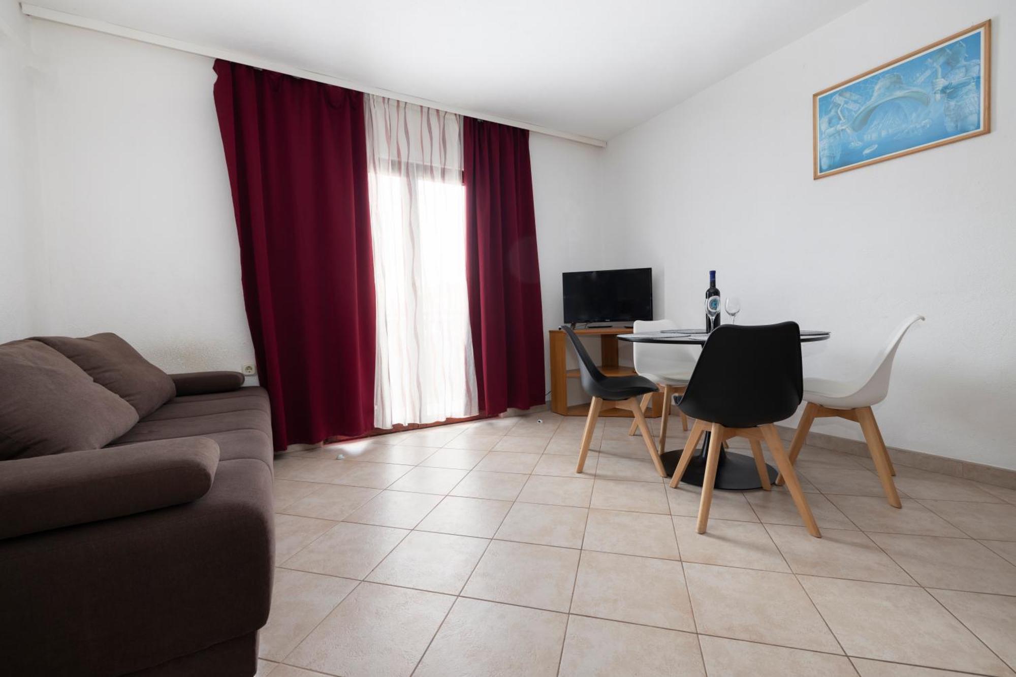 Apartments Family Roso Promajna Exterior photo