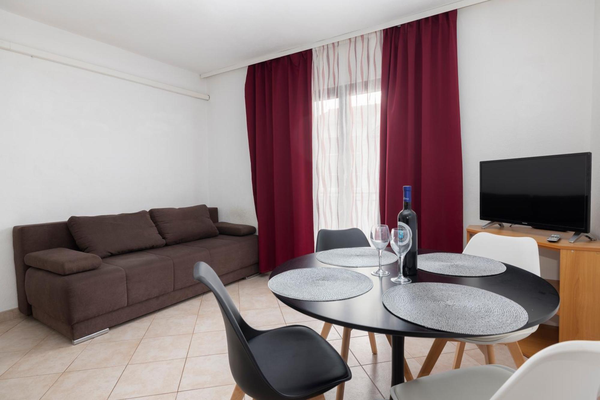 Apartments Family Roso Promajna Exterior photo