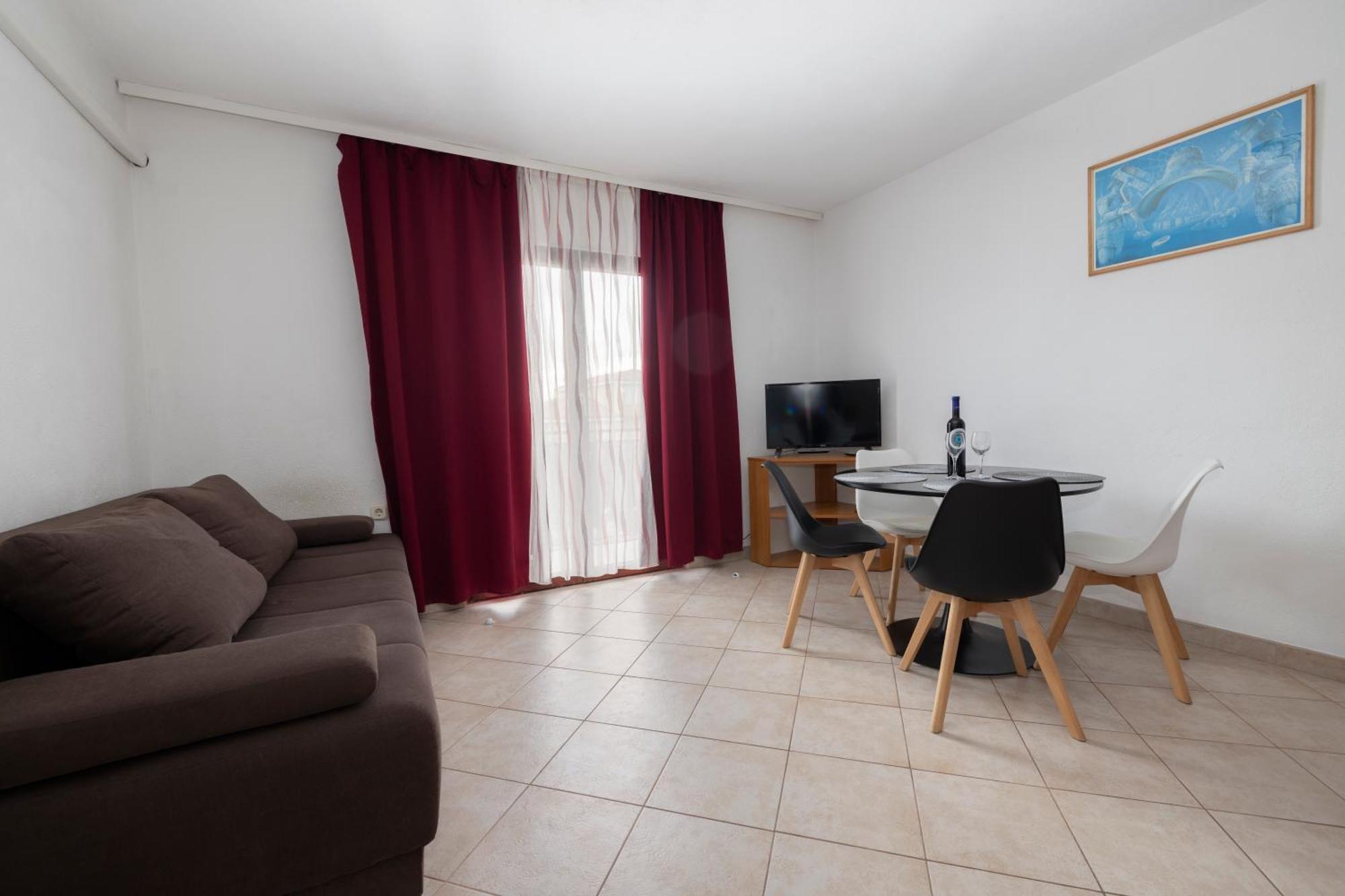 Apartments Family Roso Promajna Exterior photo