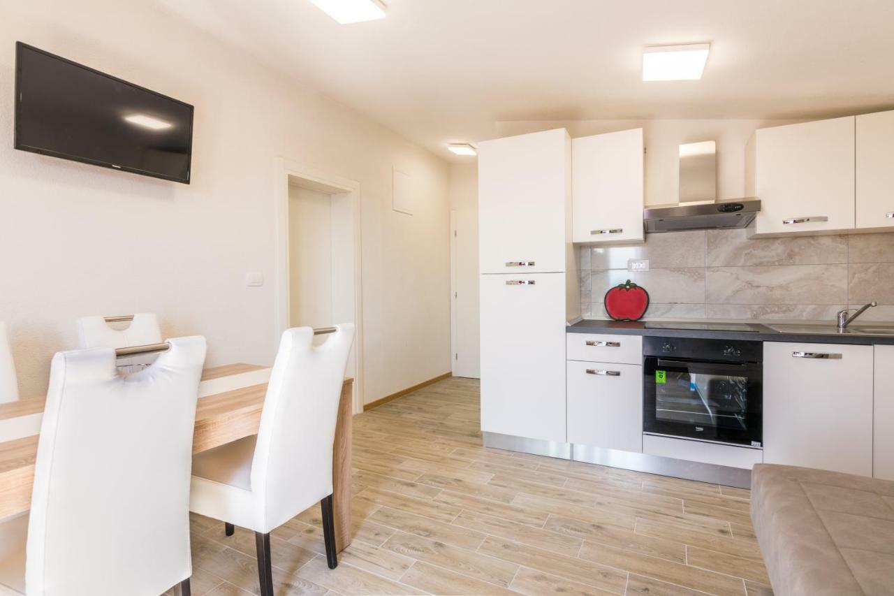 Apartments Family Roso Promajna Exterior photo