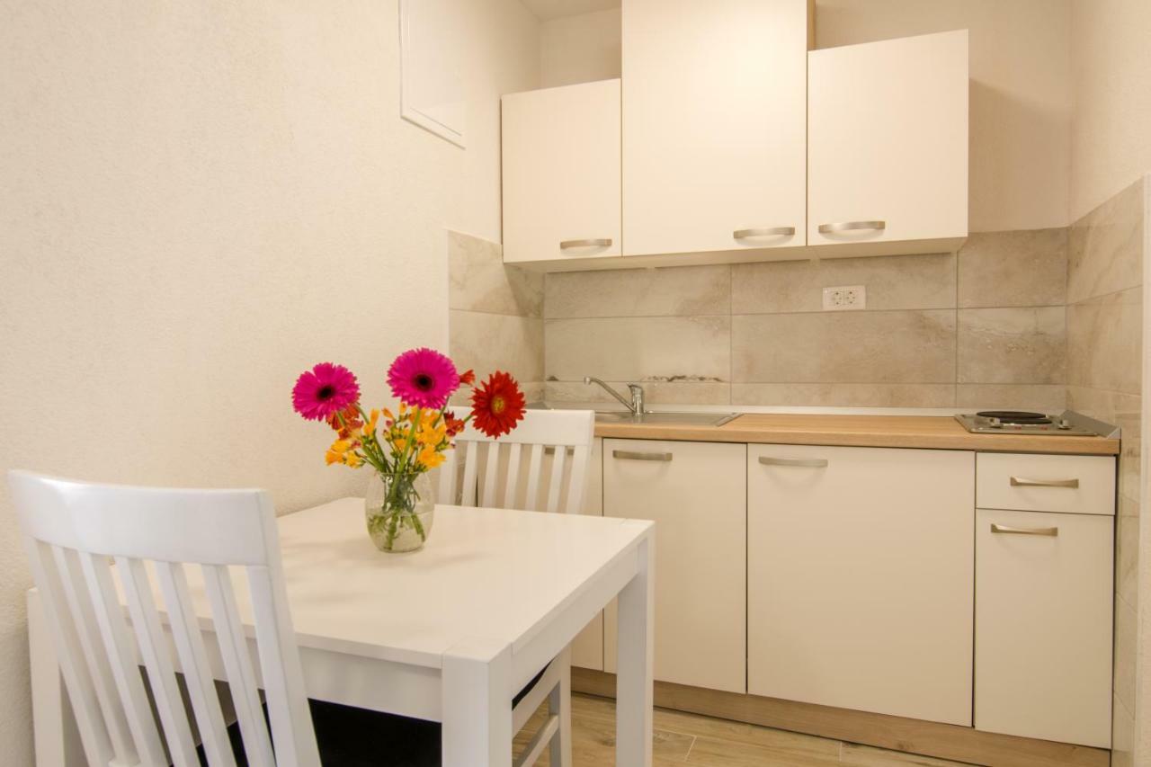 Apartments Family Roso Promajna Exterior photo
