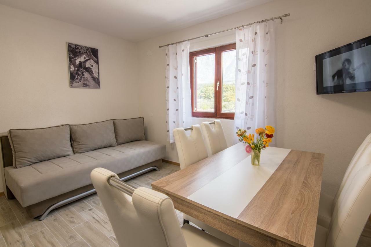 Apartments Family Roso Promajna Exterior photo