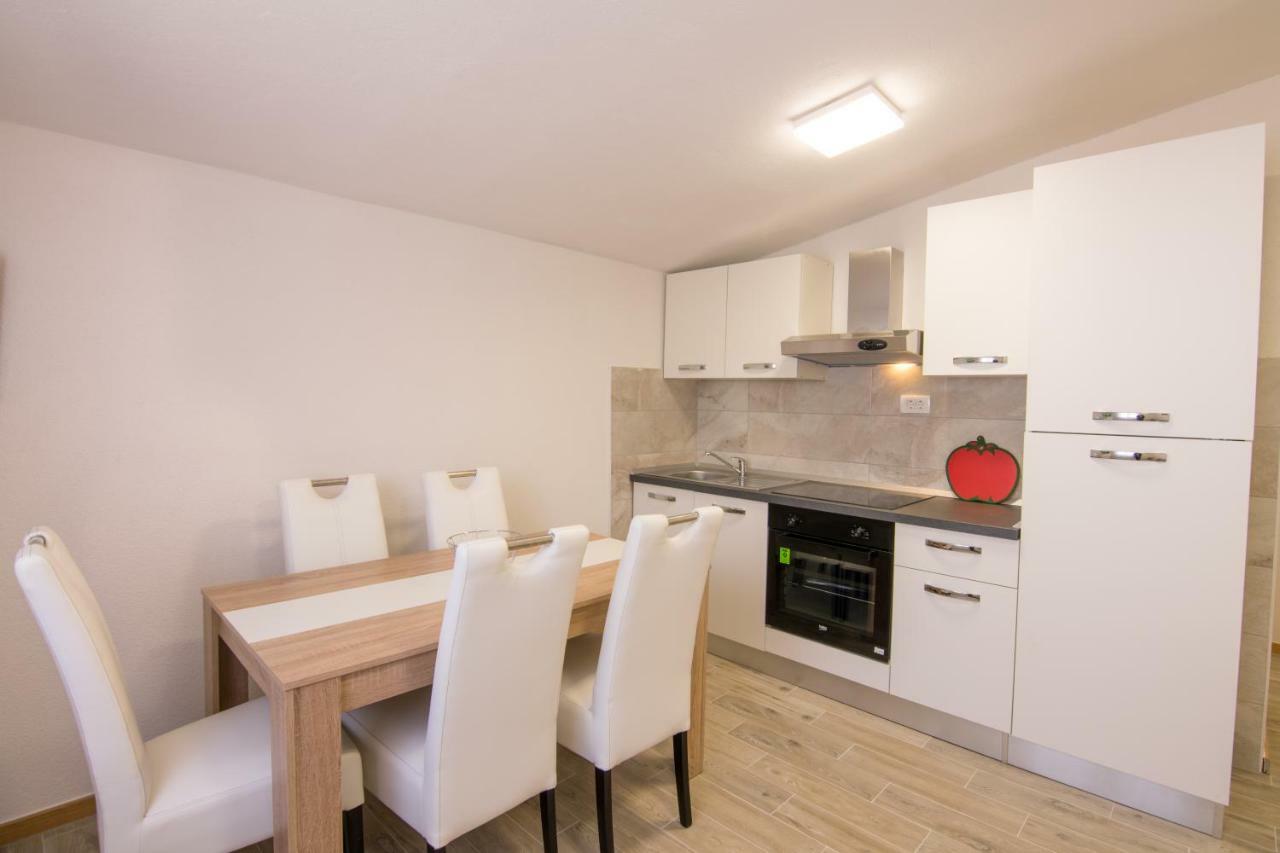 Apartments Family Roso Promajna Exterior photo