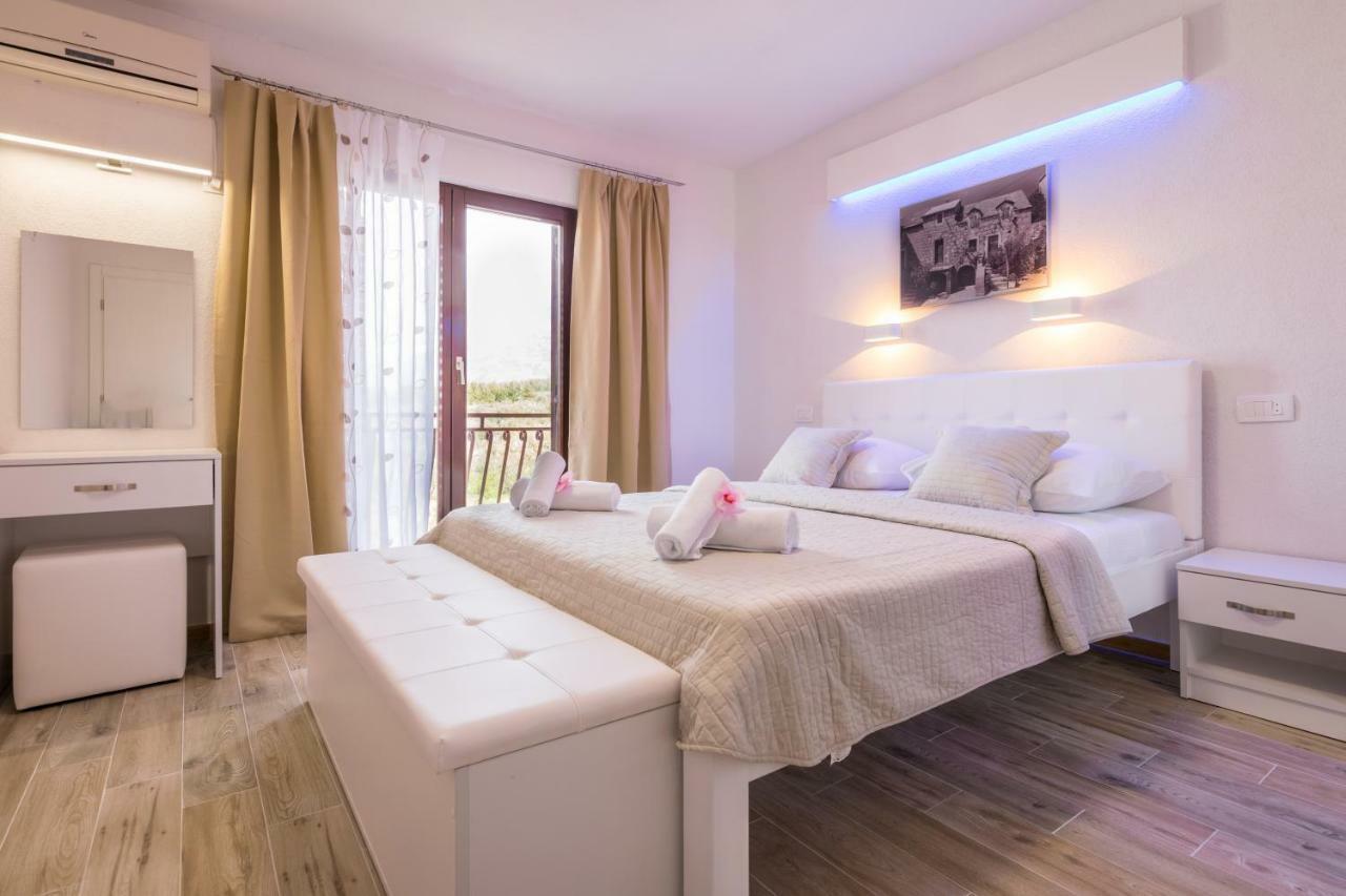 Apartments Family Roso Promajna Exterior photo